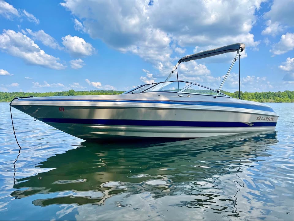 larson boat